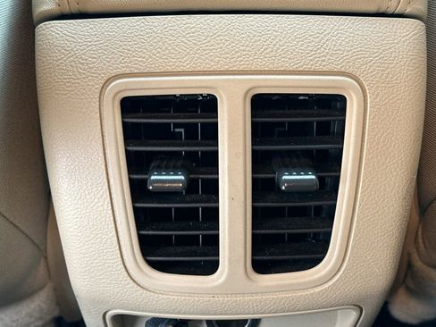 Used 2018 Ford Taurus SE image 14