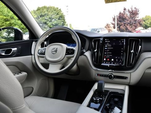 Certified 2024 Volvo XC60 B5 Plus w/ Protection Package Premier AWD/4WD image 20