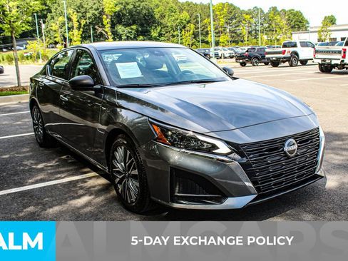 Used 2025 Nissan Altima 2.5 SV FWD image 4
