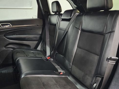 Used 2020 Jeep Grand Cherokee Laredo w/ Quick Order Package 2BN North image 17