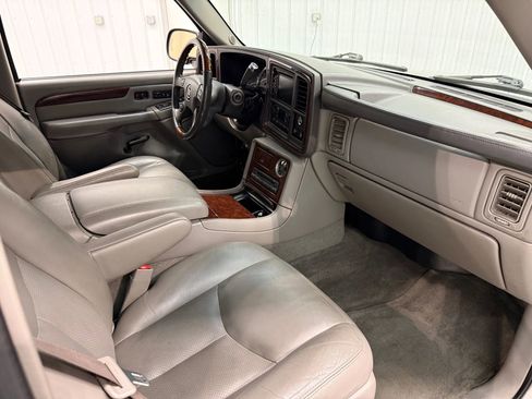 Used 2005 Cadillac Escalade EXT image 14
