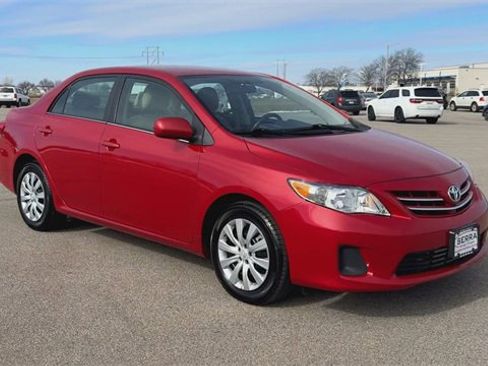 Used 2013 Toyota Corolla LE image 2