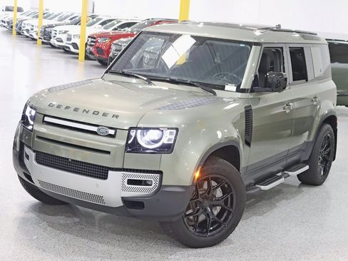 Used 2020 Land Rover Defender 110 SE image 5