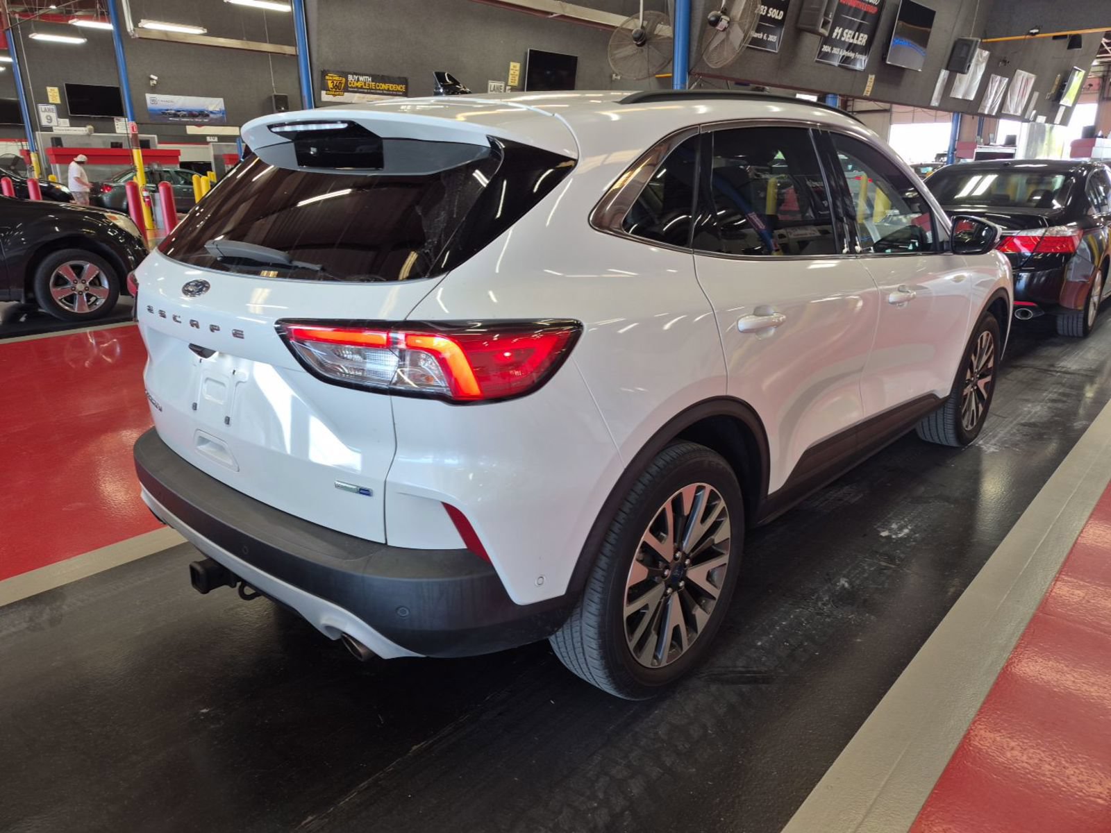 Used 2020 Ford Escape Titanium AWD/4WD image 5
