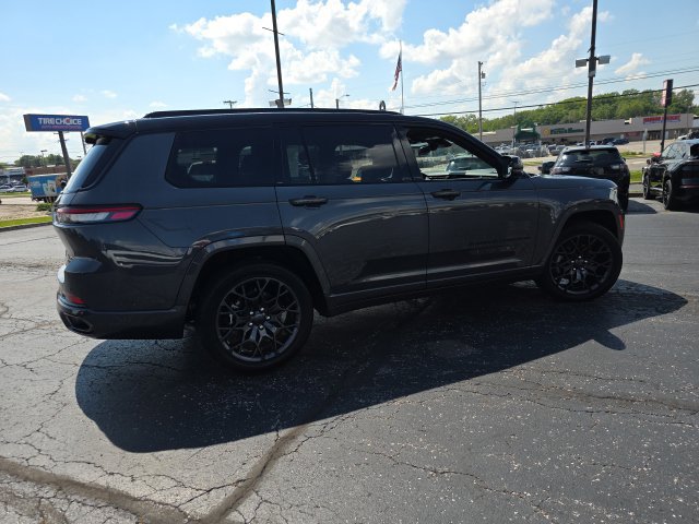 Used 2024 Jeep Grand Cherokee L Summit AWD/4WD image 8