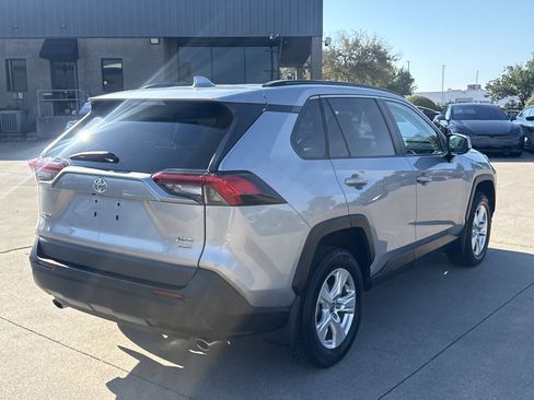 Used 2021 Toyota RAV4 XLE AWD/4WD image 6