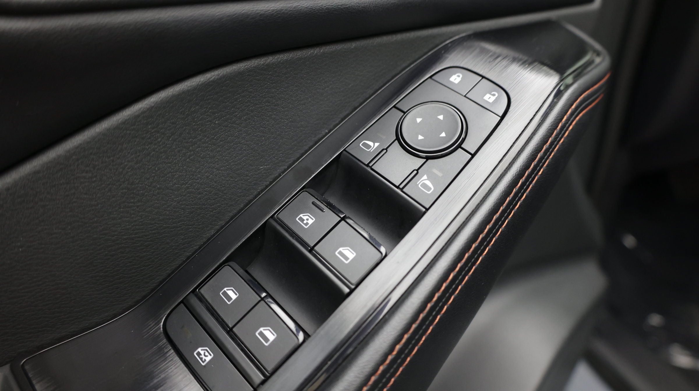 Used 2025 Nissan Rogue SV AWD/4WD image 14