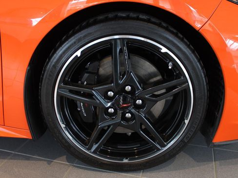 Used 2021 Chevrolet Corvette Stingray Coupe w/ Z51 Performance Package RWD image 21