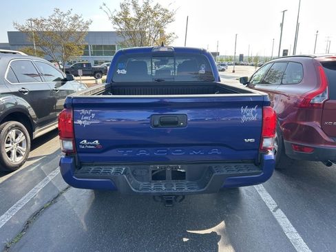 Used 2023 Toyota Tacoma SR5 w/ Technology Package image 7