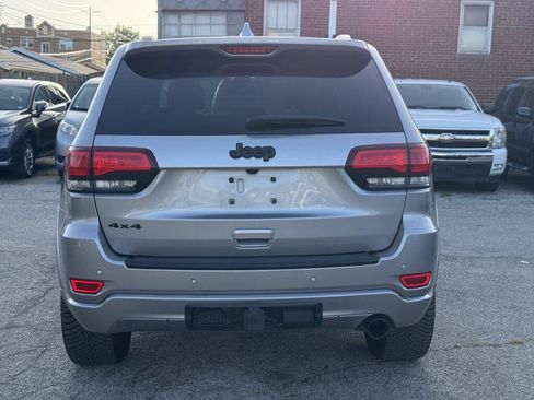 Used 2017 Jeep Grand Cherokee Altitude AWD/4WD image 4