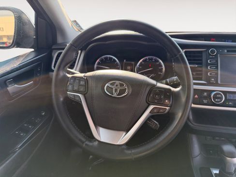 Used 2017 Toyota Highlander Limited image 12