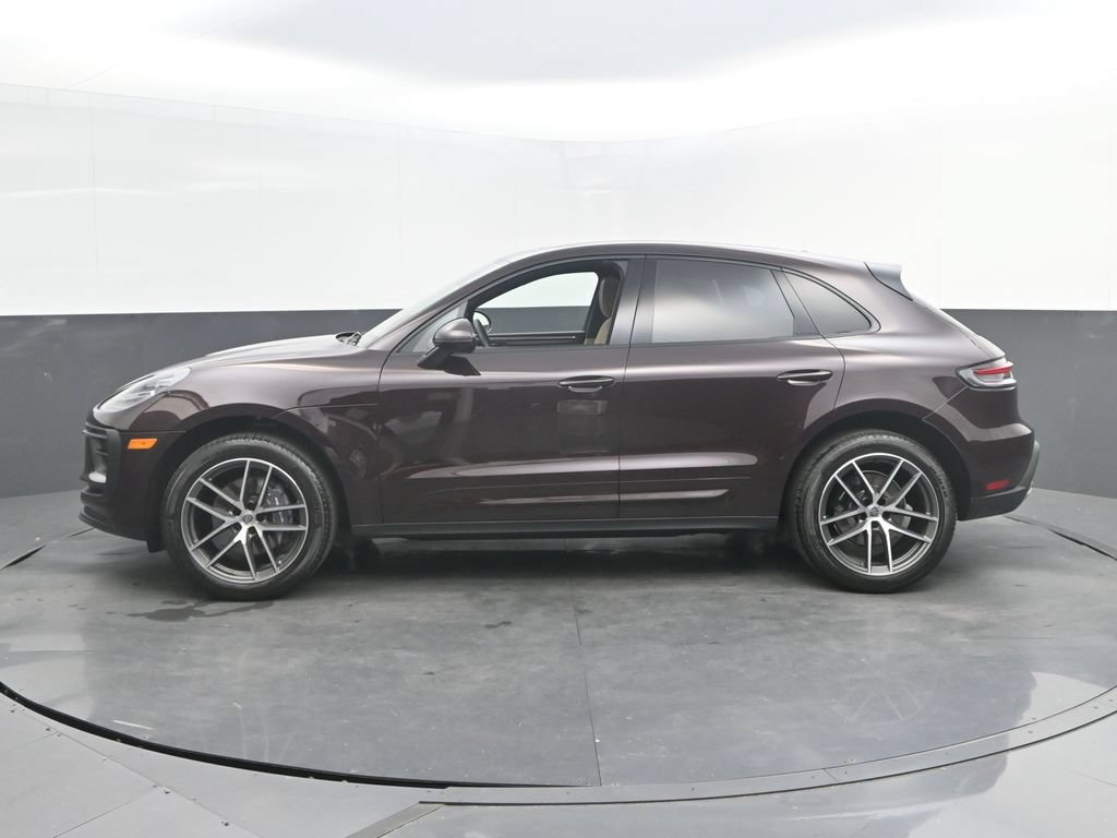 Certified 2024 Porsche Macan AWD/4WD image 2