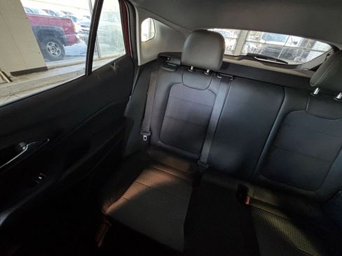 Used 2025 Chevrolet Trax LT image 38