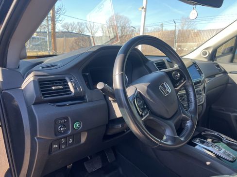 Used 2021 Honda Pilot Touring image 11