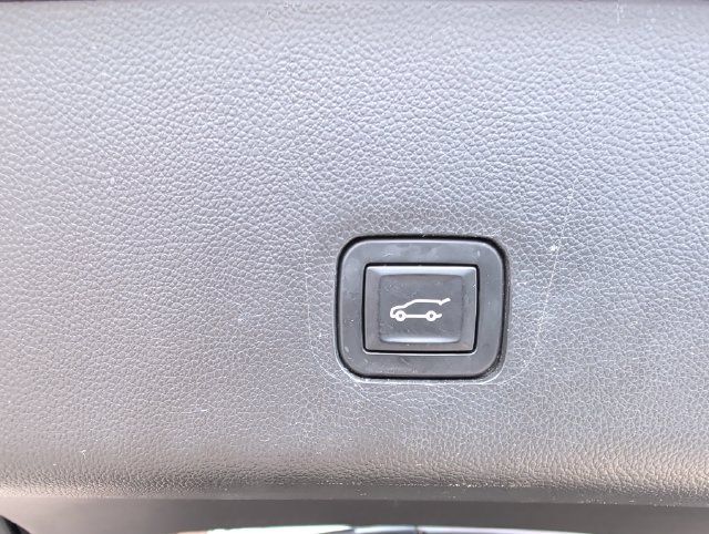 Used 2018 Chevrolet Traverse LT FWD image 30