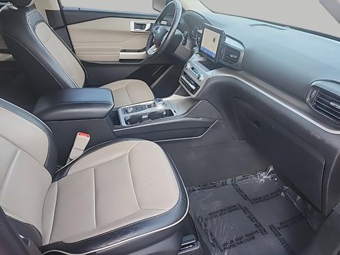 Certified 2022 Ford Explorer XLT image 6
