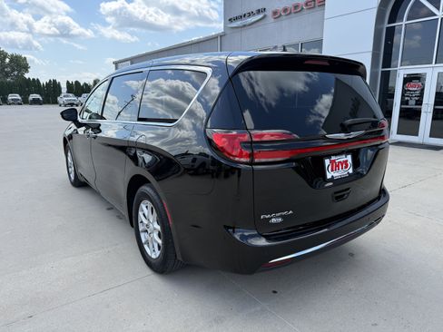 Used 2026 Chrysler Pacifica Select FWD image 38