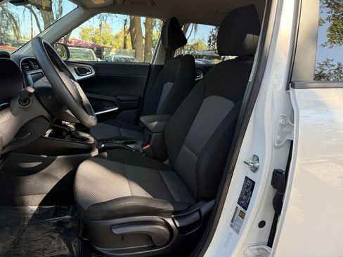 Used 2025 Kia Soul LX w/ LX Technology Package image 31