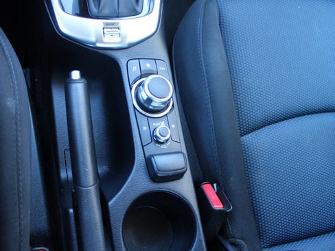 Used 2020 Toyota Yaris LE image 15