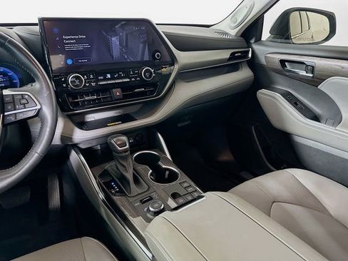 Used 2023 Toyota Highlander Limited image 25