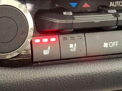 Used 2022 Toyota Tundra Limited w/ TRD Off-Road Package image 19