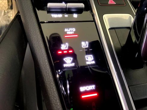 Used 2022 Porsche Cayenne image 37