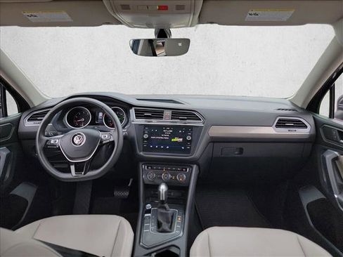 Used 2020 Volkswagen Tiguan SE image 18