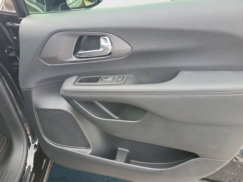 New 2026 Chrysler Pacifica Select FWD image 24