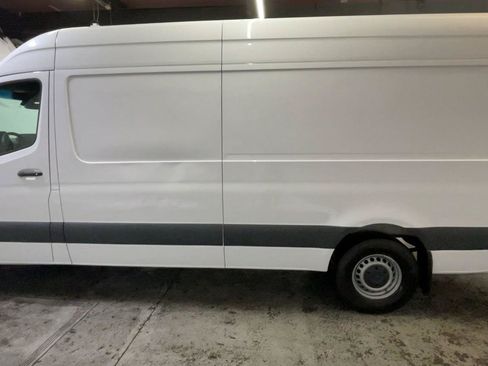 Used 2022 Mercedes-Benz Sprinter 2500 image 12