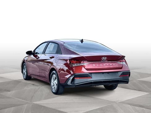 Used 2025 Hyundai Elantra SE FWD image 6