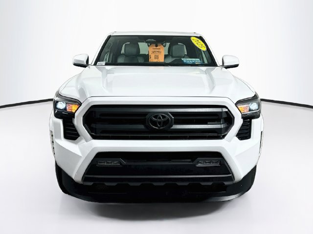Used 2025 Toyota Tacoma SR5 AWD/4WD image 2