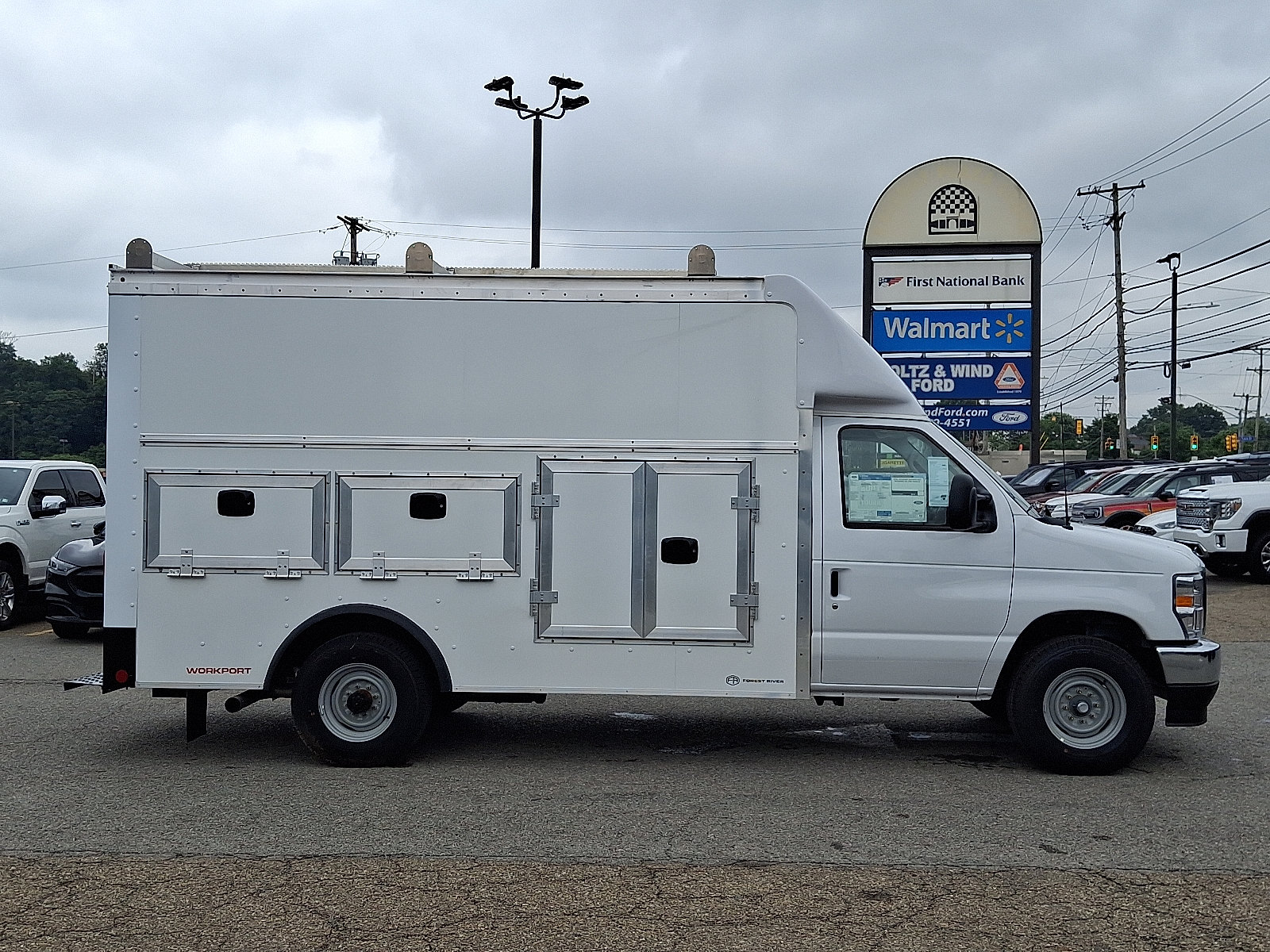 New 2027 Ford E-350 and Econoline 350 Super Duty w/ Power Equipment Group RWD image 7