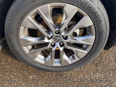 Used 2019 Toyota RAV4 Limited image 5