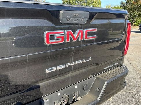 Used 2022 GMC Sierra 2500 Denali w/ Denali Black Diamond Edition image 14