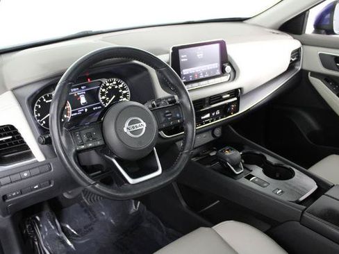 Certified 2021 Nissan Rogue SV w/ Premium Package FWD image 4