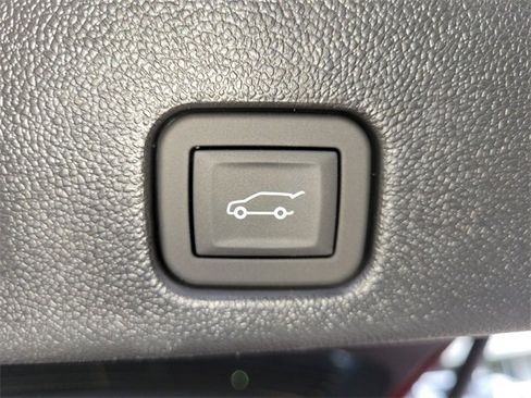 New 2026 Chevrolet Traverse LT image 8