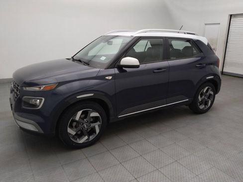 Used 2023 Hyundai Venue Limited w/ Cargo Package FWD image 2