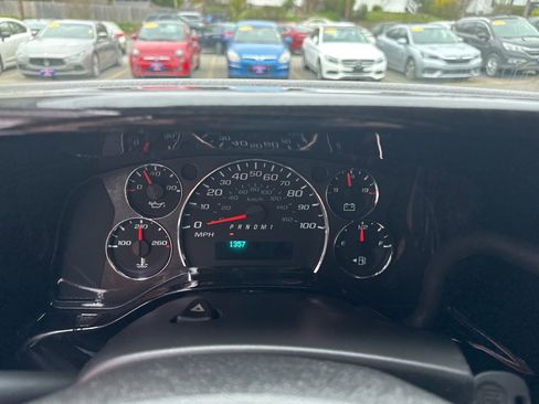 Used 2014 Chevrolet Express 2500 Extended RWD image 24