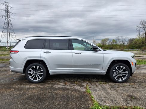 New 2025 Jeep Grand Cherokee L Overland image 17