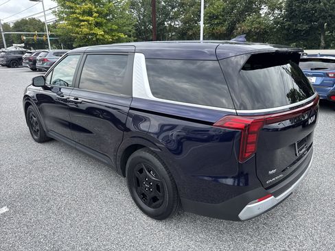 Used 2025 Kia Carnival FWD image 28