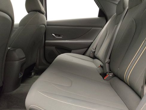 Used 2025 Hyundai Elantra Sport FWD image 18