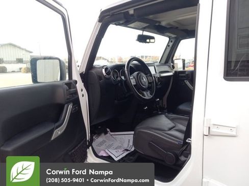 Used 2016 Jeep Wrangler Unlimited Sahara w/ Connectivity Group image 9