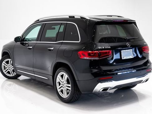 Used 2023 Mercedes-Benz GLB 250 4MATIC w/ Premium Package image 28