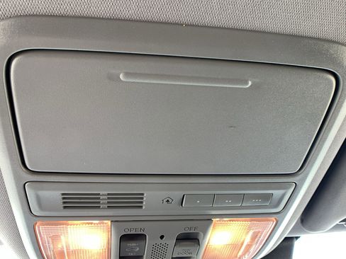 Used 2016 Honda Pilot Touring image 17