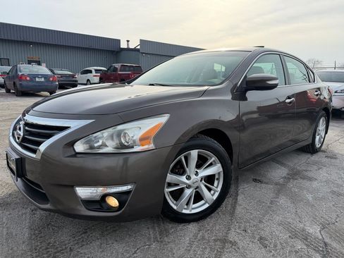 Used 2015 Nissan Altima 2.5 SV w/ Convenience Package image 2