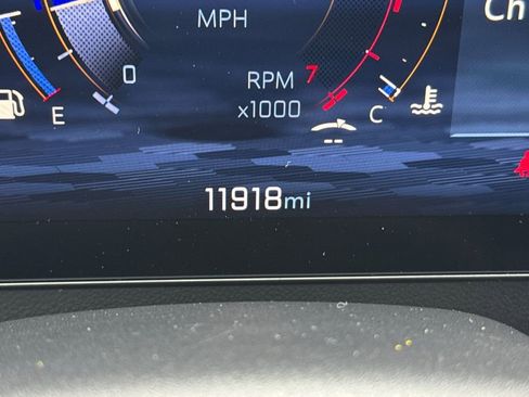 Used 2025 Chevrolet Traverse Z71 AWD/4WD image 32