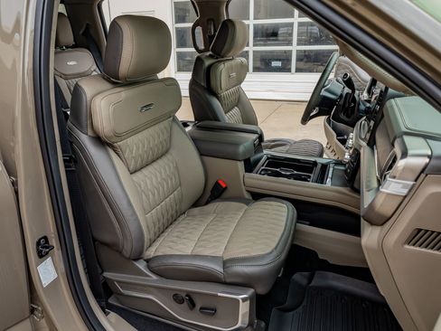 Used 2026 Ford F450 Platinum w/ Platinum Plus Package image 32