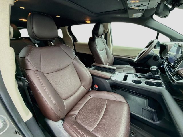 Used 2024 Toyota Sienna Platinum AWD/4WD image 25