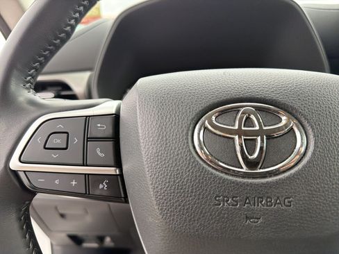 Certified 2024 Toyota Highlander LE AWD/4WD image 10