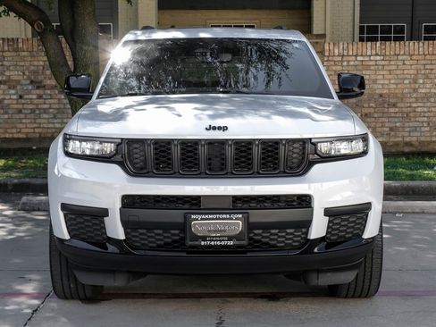 Used 2023 Jeep Grand Cherokee L Laredo image 11